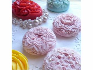 今、話題のソープカービング! 石けんをお花などに大変身!!