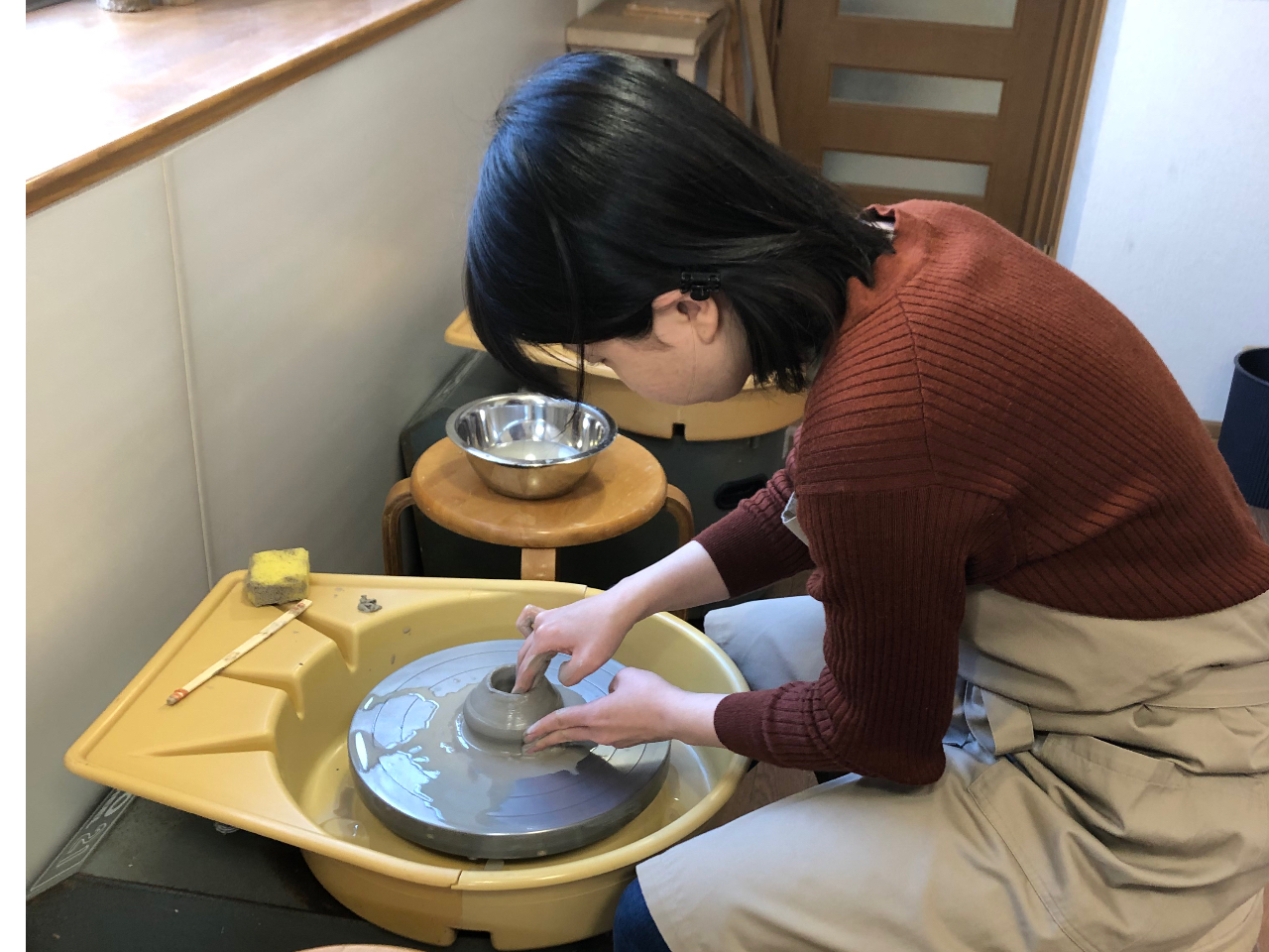 電動ろくろ 天然灰の釉薬でオリジナルな器作り