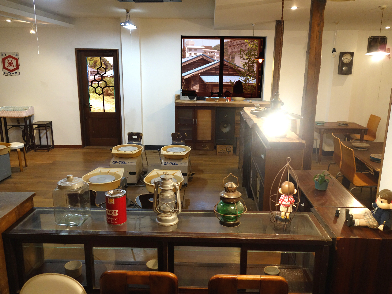 どこかなつかしい店内