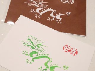 年賀状にぴったりの図案も。好きな図案&色が選べます。オリジナルのポストカードを作りましょう。