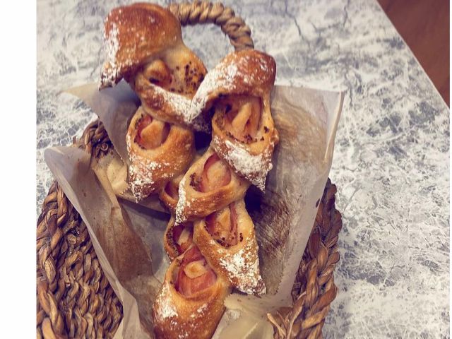 コースレッスンでは生地作りからクッペ、フィセルなど5種類のメニューを作れるように指導させていただいています