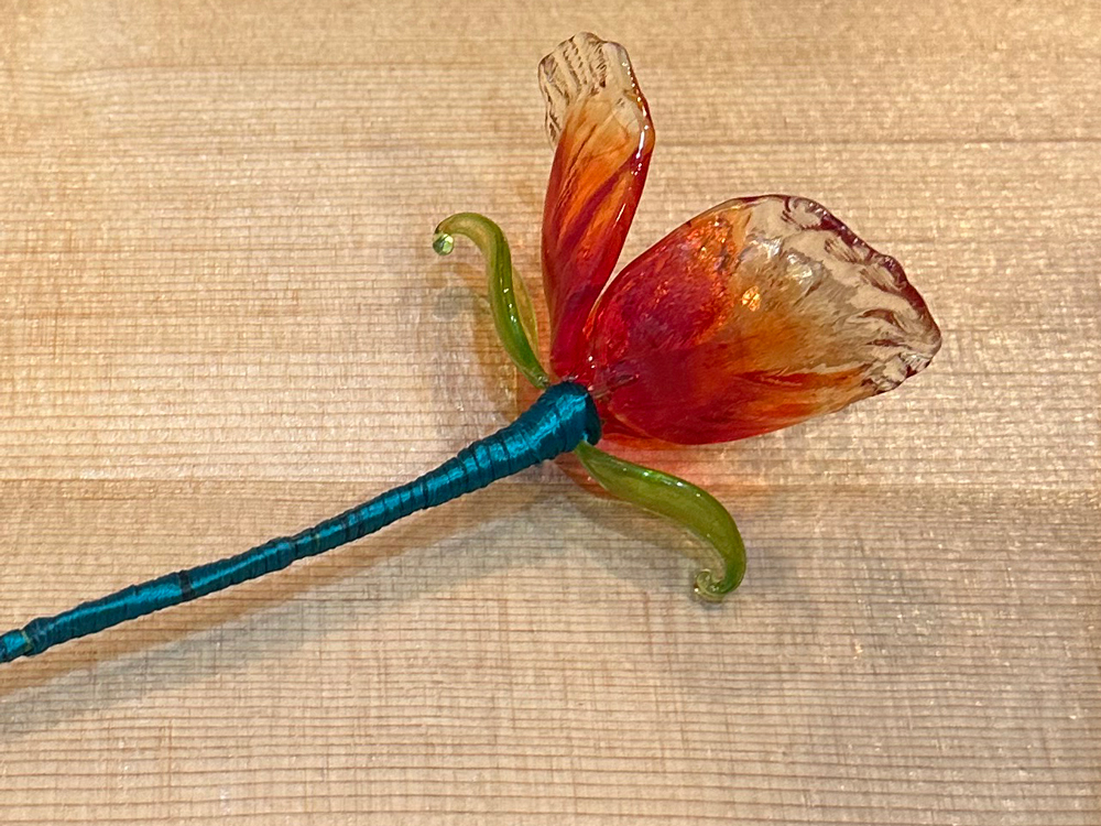 リーフなし 基本カラー:クリア系・パステル系 花びら3枚 ガク2枚