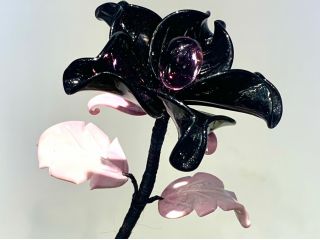 キャットローズ:花びら4枚、ガク2枚、花芯1枚 ※リーフは付きません。現地で追加出来ます。(オプション \440?)