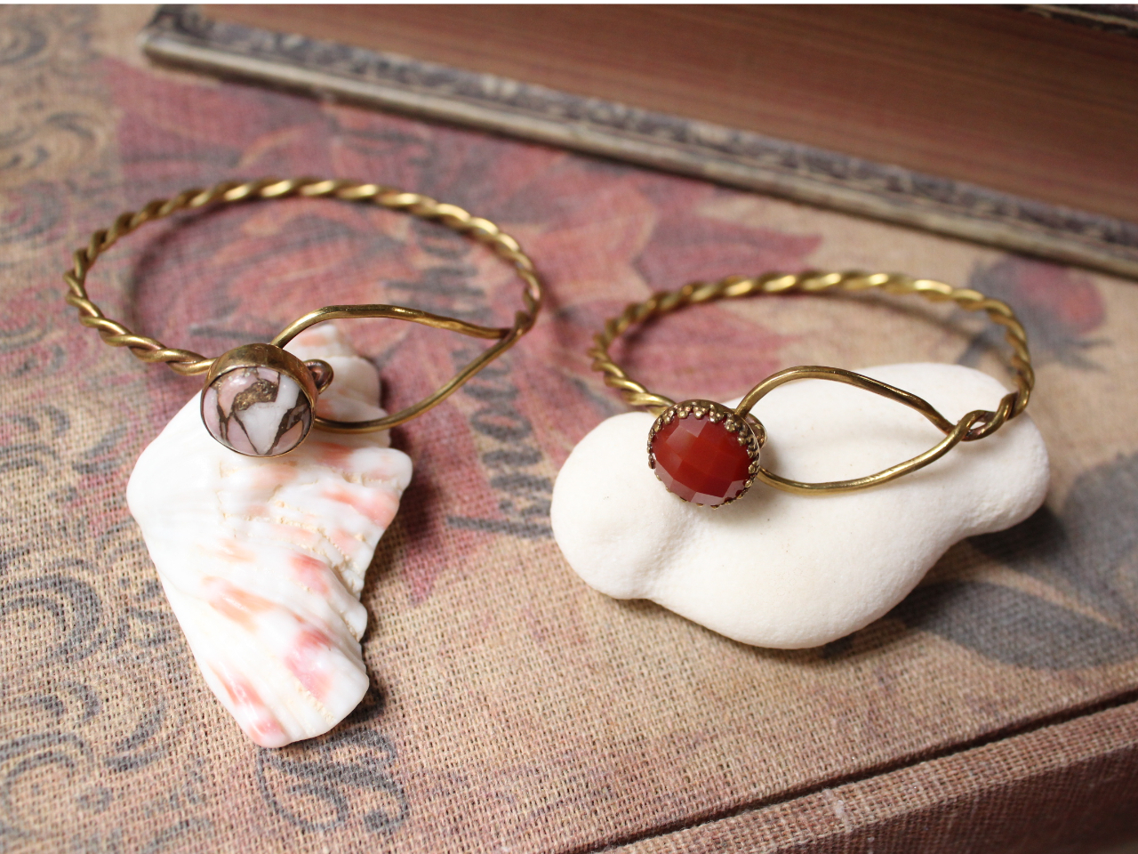 傫߂̐΂oOłBւɐ΍|ė߂܂B