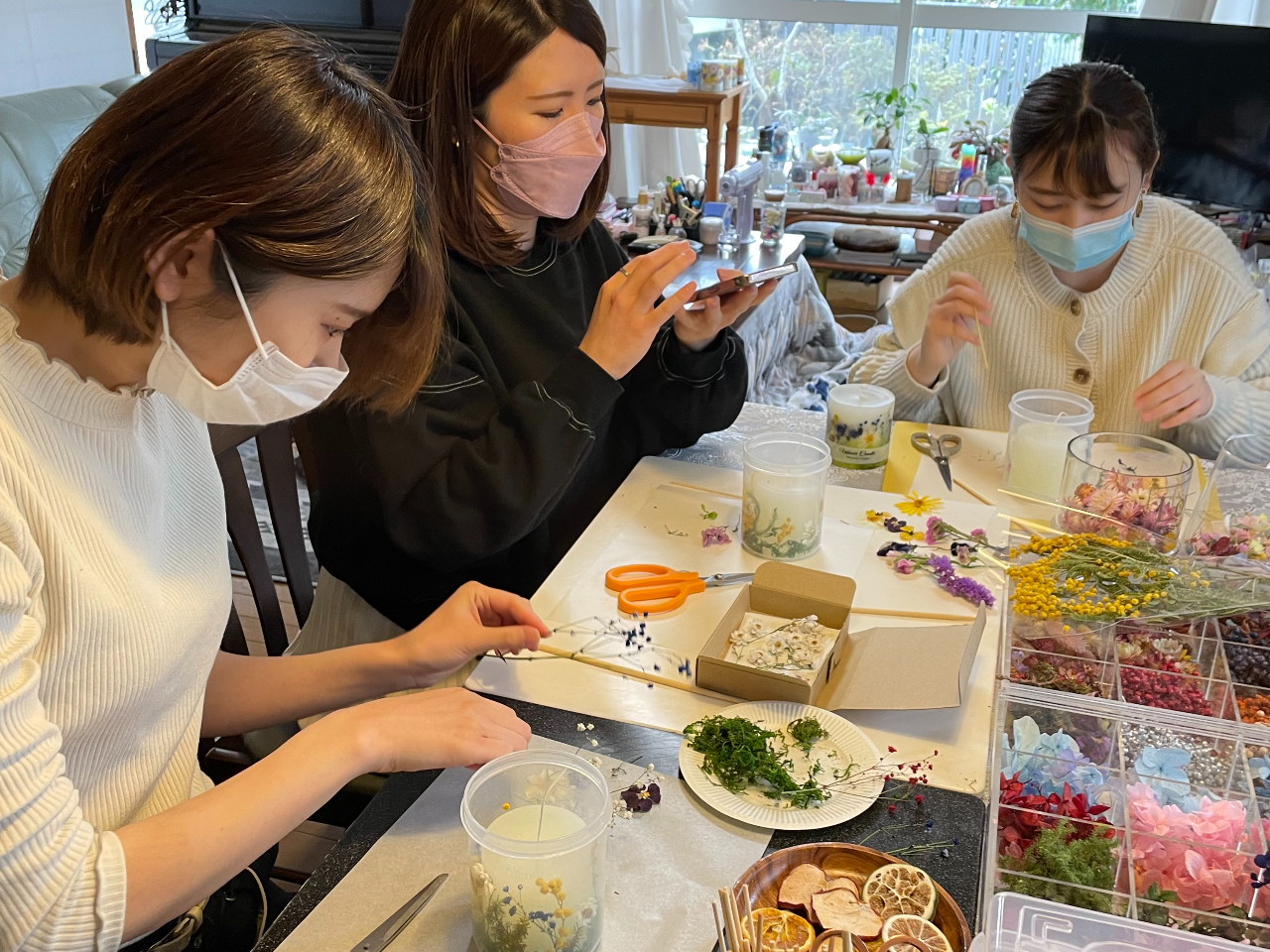 ̌bXŐ쒆̗lqłBDȃhCt[AWĂ܂B