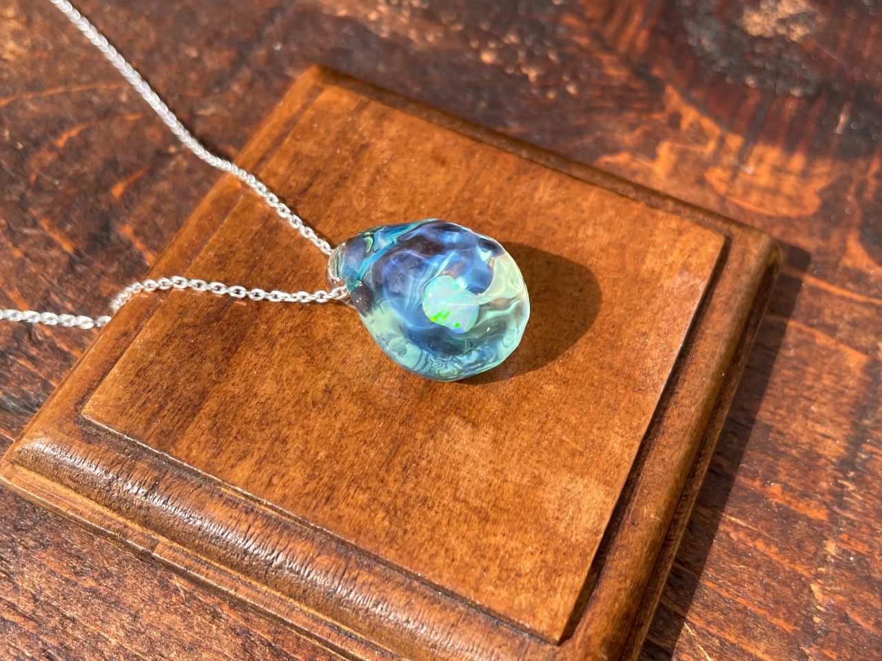 KX̌ŐlC̃E~mJP@~Ru[iQli\4500 silver`F[{\1200 {opal\3000\8700j