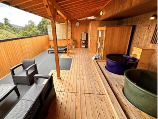 ご予約は2名様より受けさせて頂きます