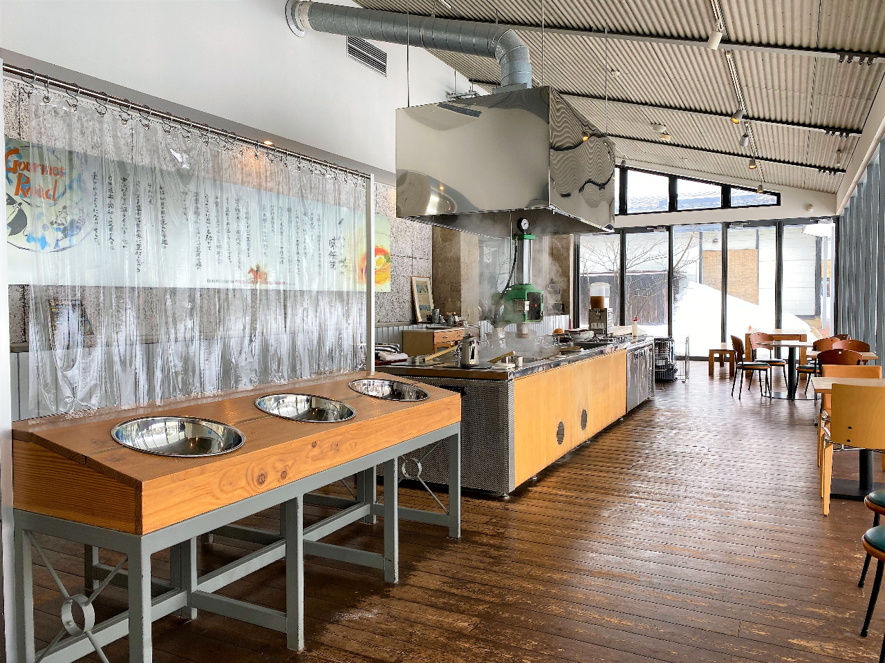 落ち着いた雰囲気の店内