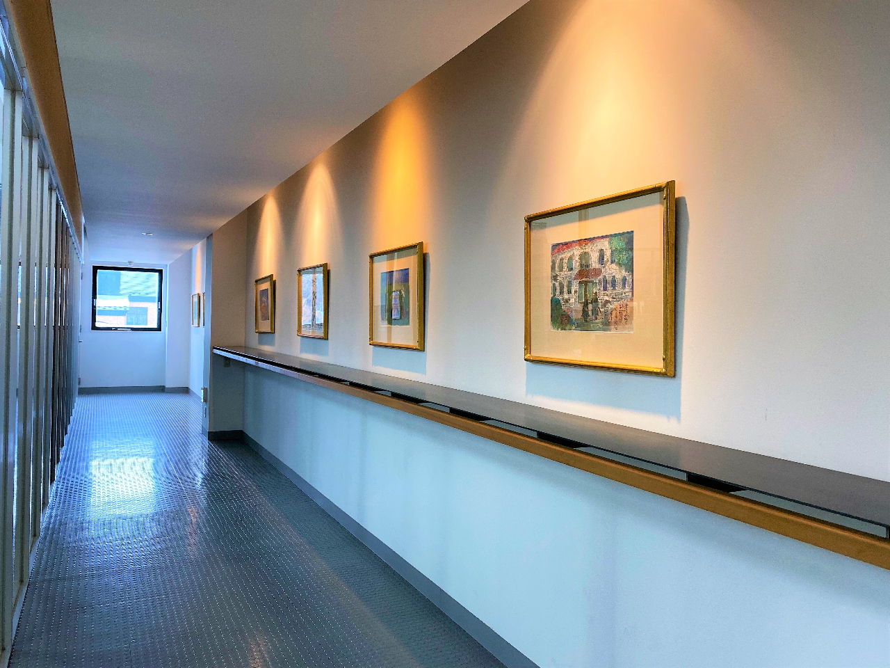 岩手ゆかりの絵画が展示されています。