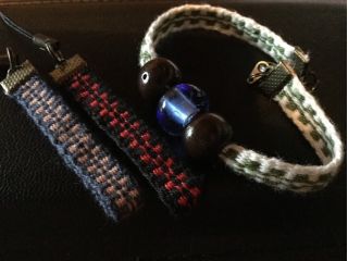 左:ストラップ 右:とんぼ玉ブレスレット