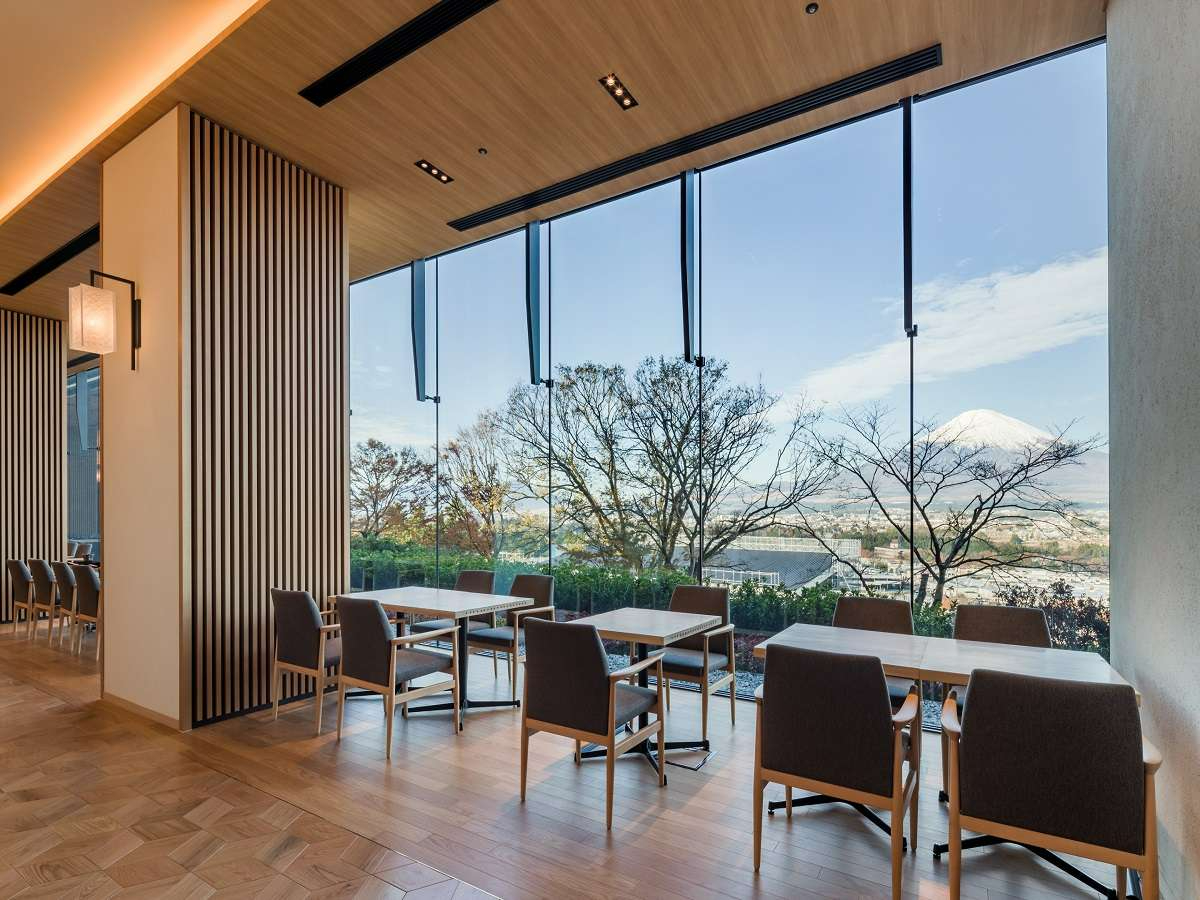 �y�_�C�j���O�Ԉ߁z�x�m�R�̑�p�m���}��]�ސ�i�c�I�C���e���A�͑g�q�׍H���؍׍H�����`�[�t�Ƃ��Ă���A���R�f�ނ������ꂽ�a�������郂�_���ȋ�Ԃł��B