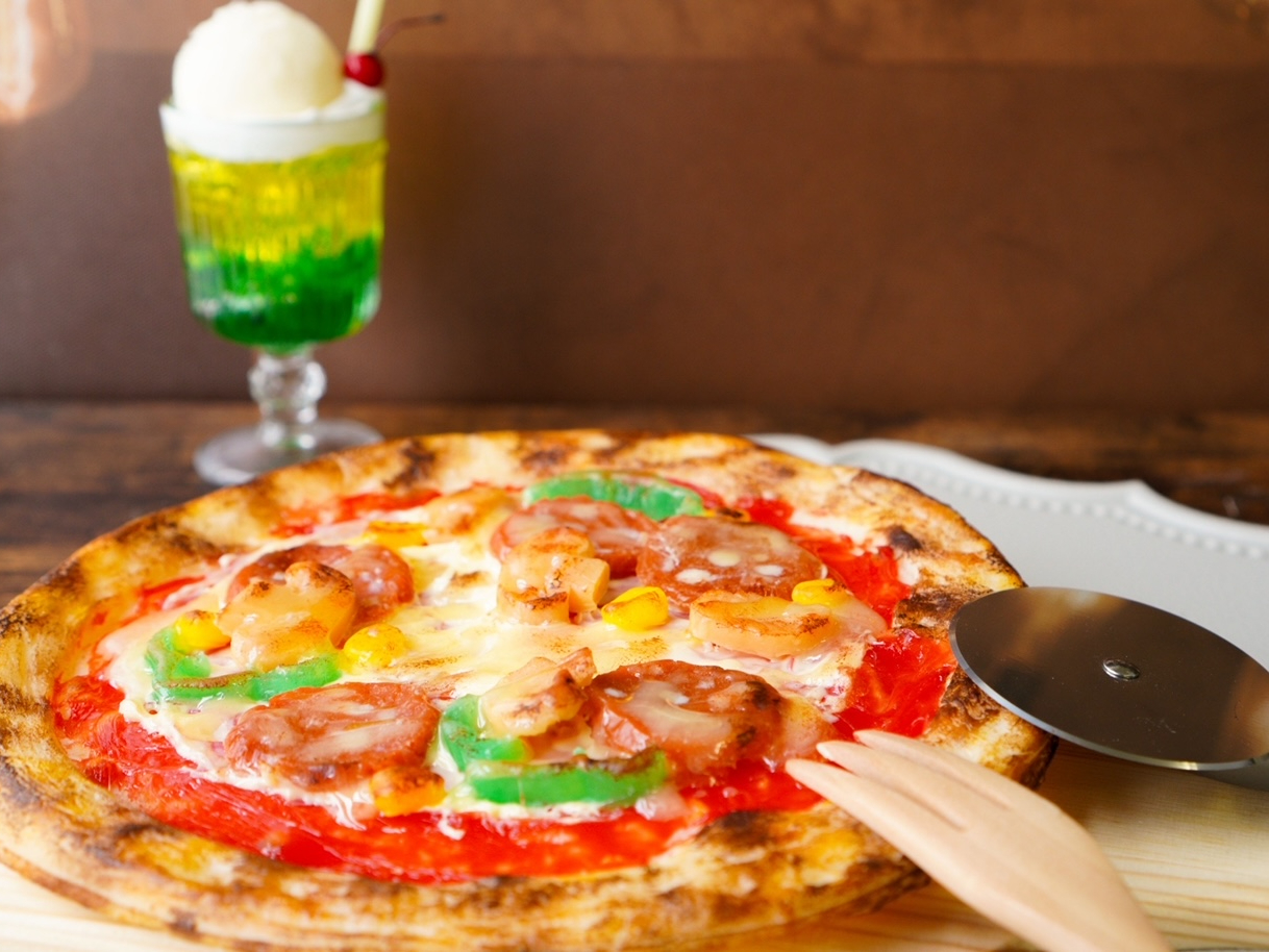 【食品サンプル制作】ホールピザ&クリームソーダセット 7000円 そっくりな食品...