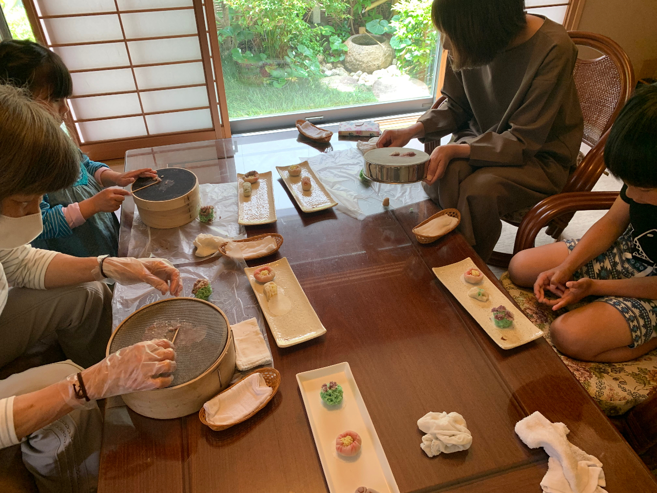 ご年配の方からお子様まで楽しんでいただけるひとときをご提案させて頂いております。