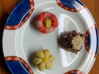 2025年12月20日までのメニューです。寒椿、水仙、柴の雪の3種類をお作り頂けます。