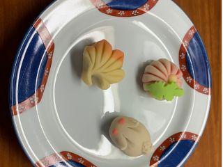 2026年10月31日までのメニューです。紅葉狩り、秋明菊、玉うさぎの3種類をお作り頂けます。