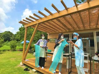 空気にさらすとブルーになります。