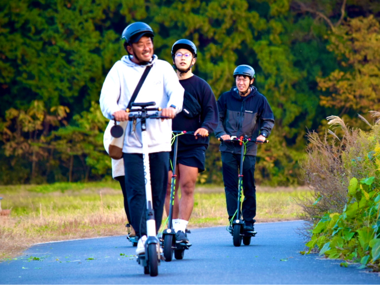 ガイドツアーは、スタッフが同行いたします。安心して走れると大変人気のオプションです。(ツアー開催はお問合せください)裏道の安全な道をゆっくりとお楽しみください。