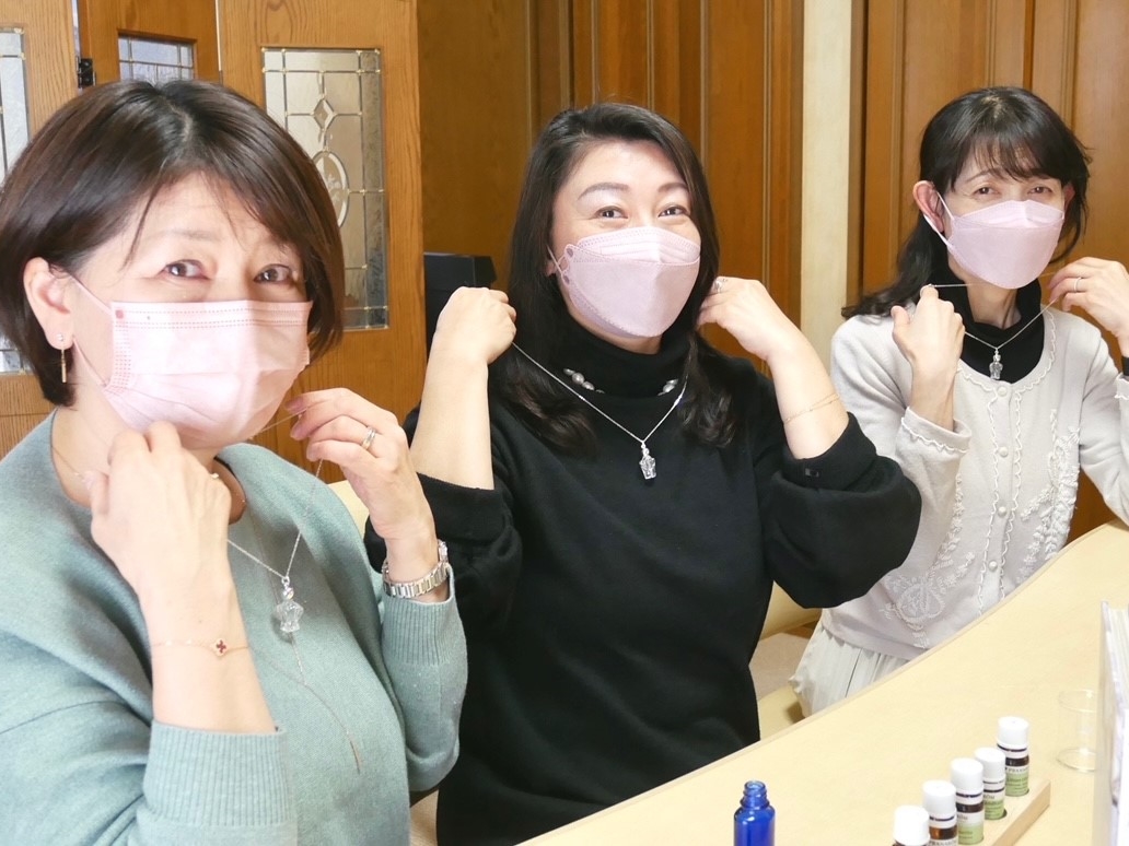 �ЂƂ�ЂƂ�قȂ�u�����h�ŁA�������̂��߂̍�������������܂��B