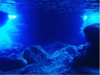 幻想的な青への入り口