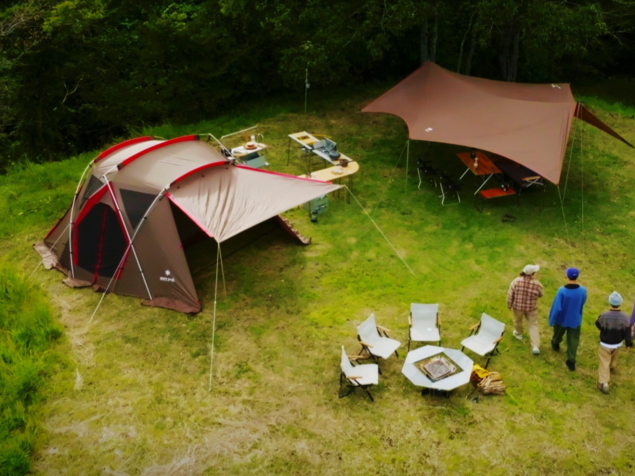 普段は立ち入ることが出来ない草原の中に、特別な席をご用意。