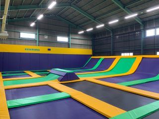 ★全面トランポリン★ 一面に広がるトランポリンで思いっきりジャンプ!(120cm以上専用エリア)