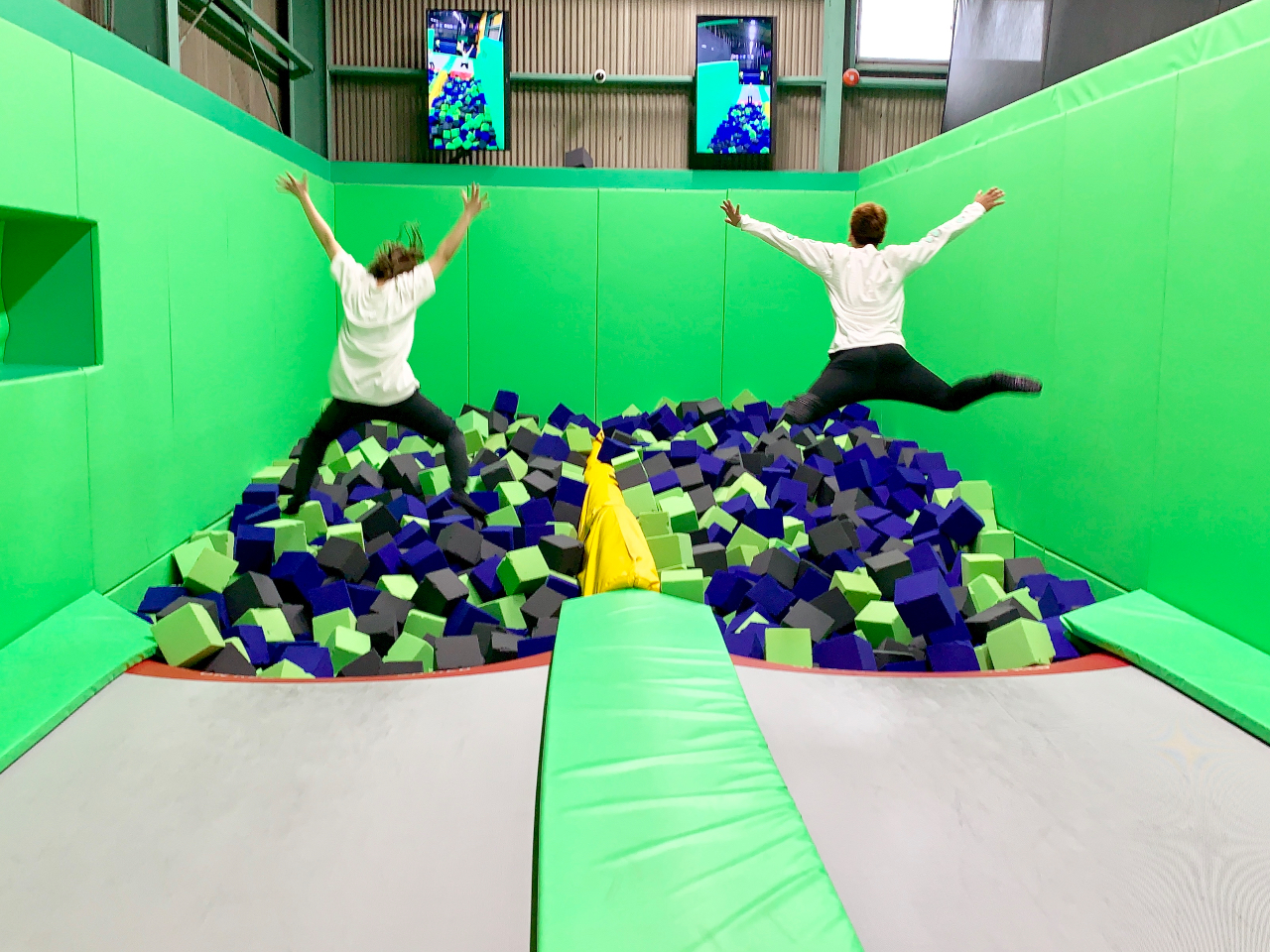 ���t�H�[���s�b�g���@�g�����|��������X�|���W�̃v�[���ɃW�����v�I�i�g�������Ȃ��j