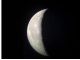 三日月の方がクレーターはハッキリ見えます。