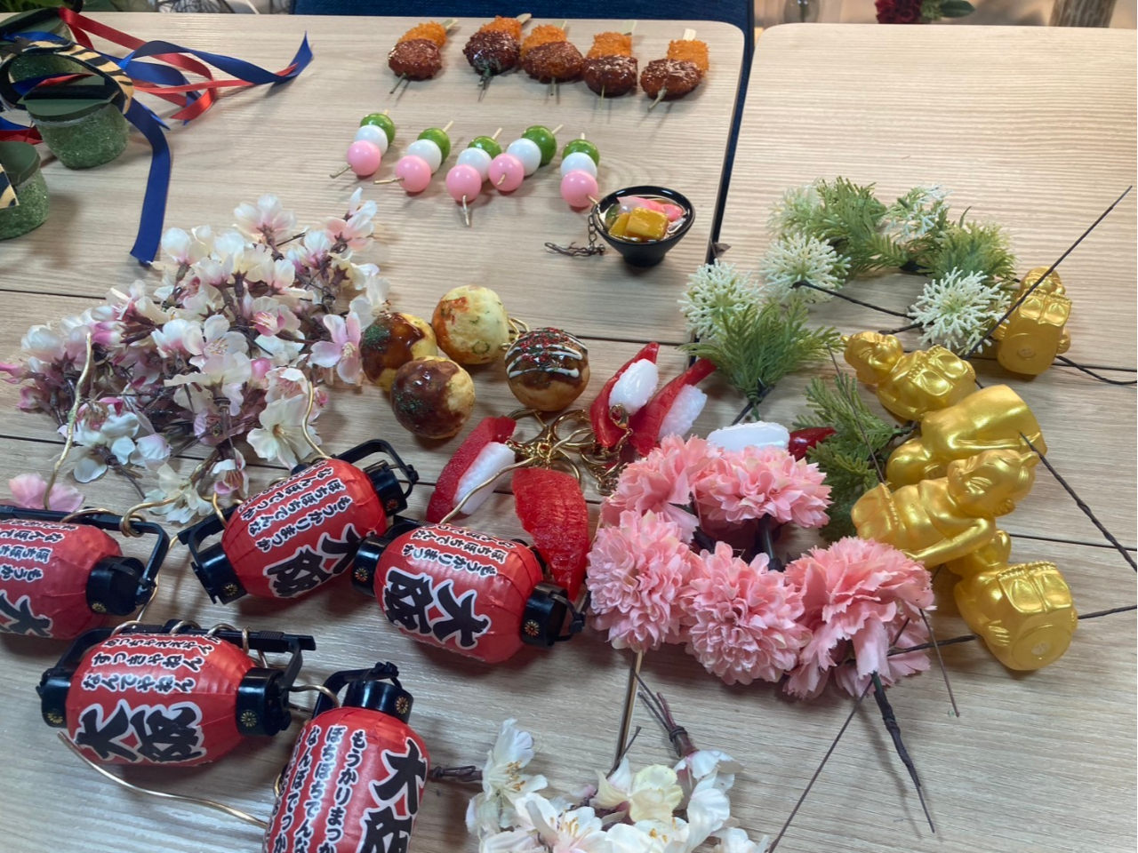 大阪らしい食品サンプル【たこ焼き・串カツ】などを使用し作成します!