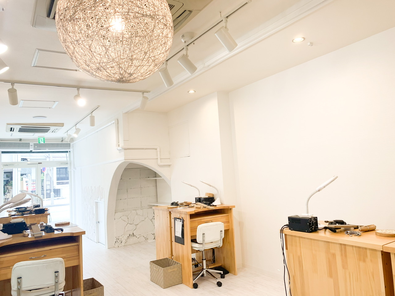 白を基調としたおしゃれなアトリエで、ごゆっくりお楽しみください