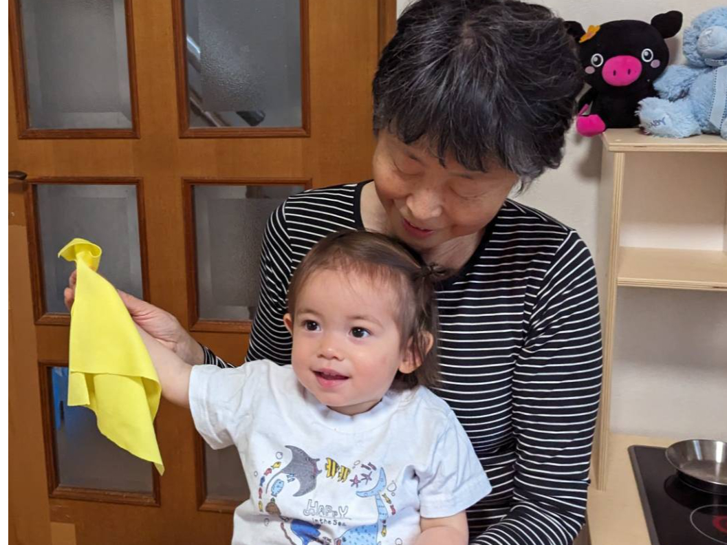 0歳児さんから楽しめる絵本の読み聞かせとわらべうた遊び♪