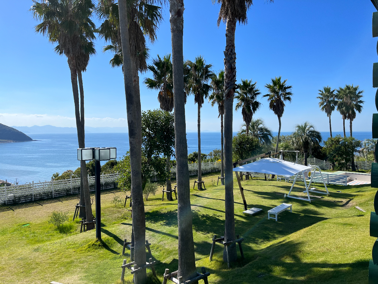 BBQ場からの景色。徳島、香川、小豆島など島々の絶景が広がる。