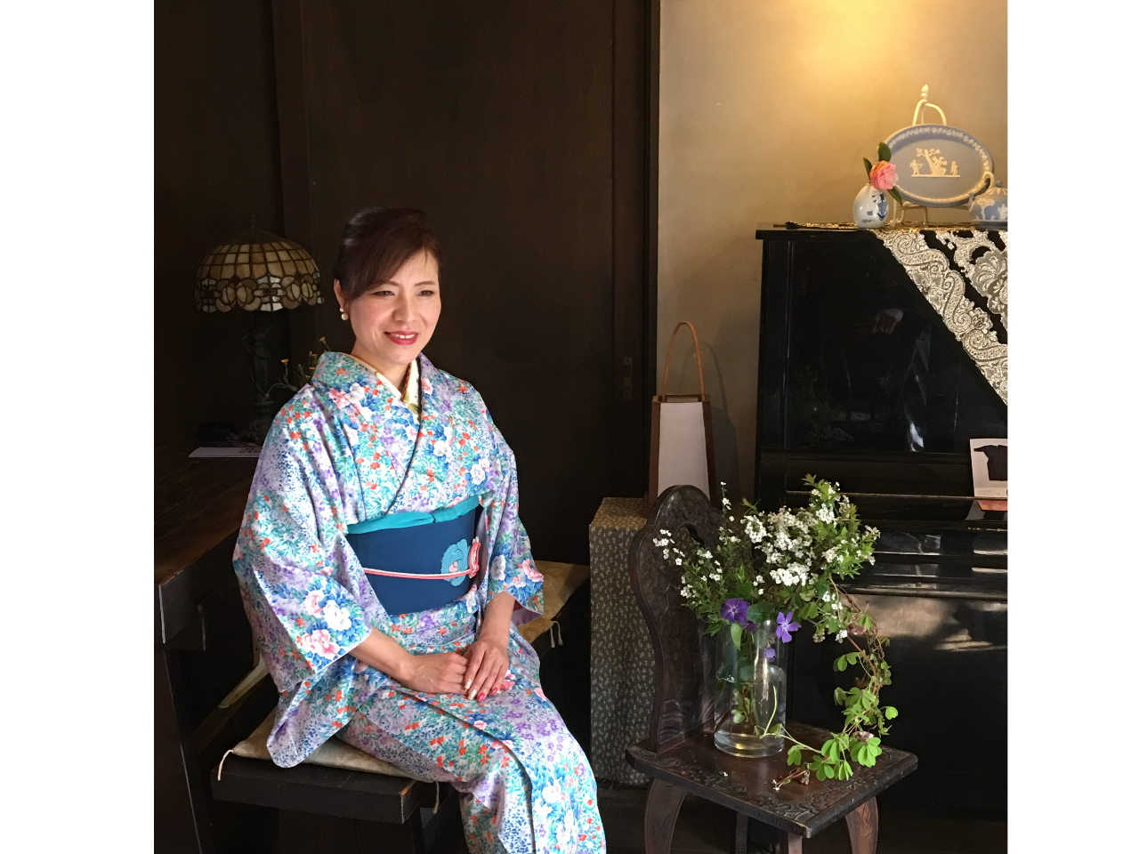 近くのカフェで