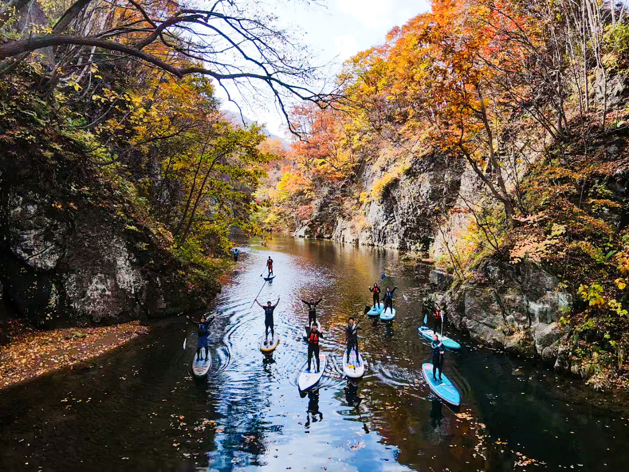 札幌の奥座敷、定山渓の渓谷でゆったりSUPクルージング!
