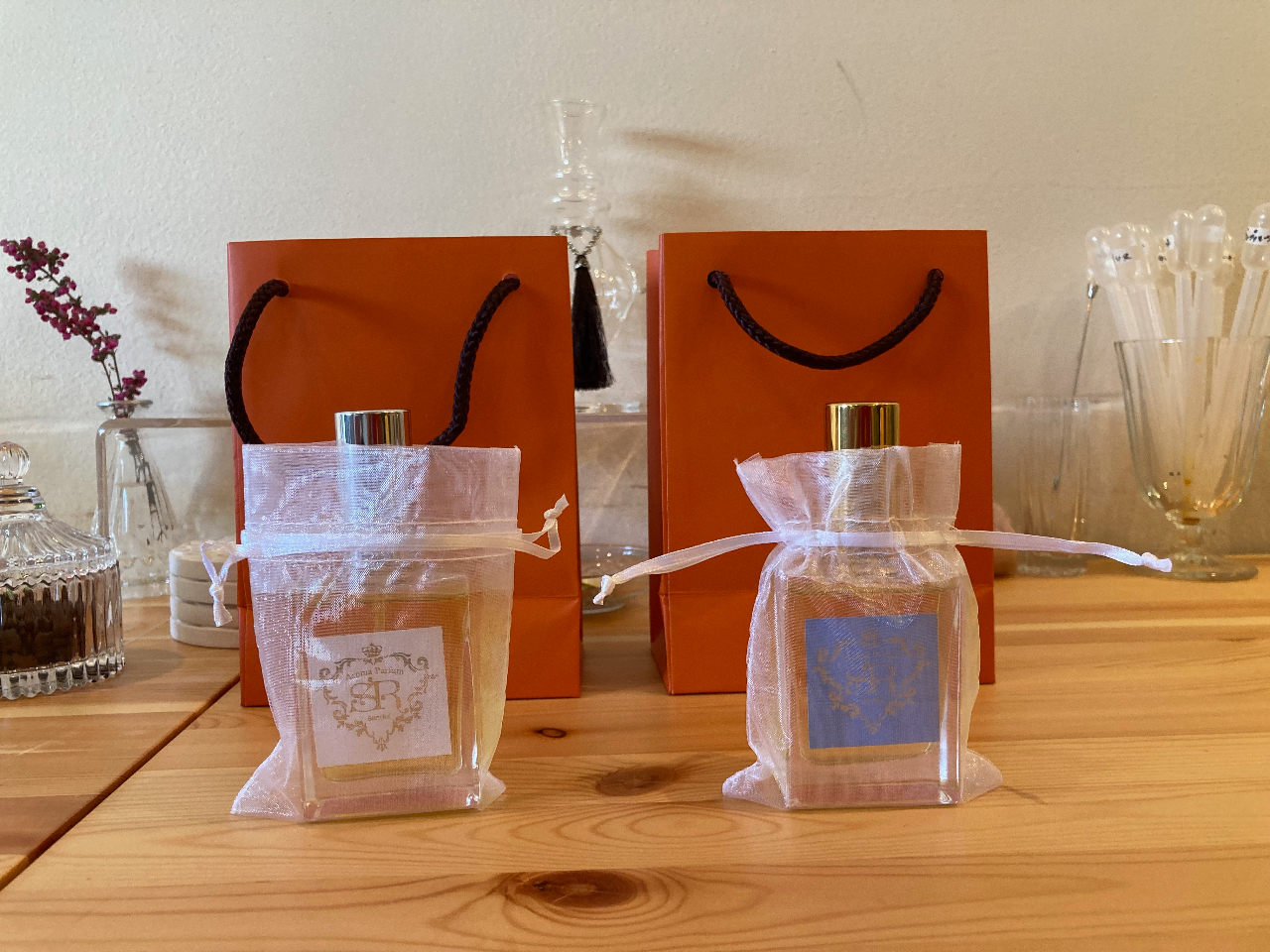 ご自身のためのオリジナルの香り作り。ぜひ、楽しんでいただけたらと思います。お待ちしております。