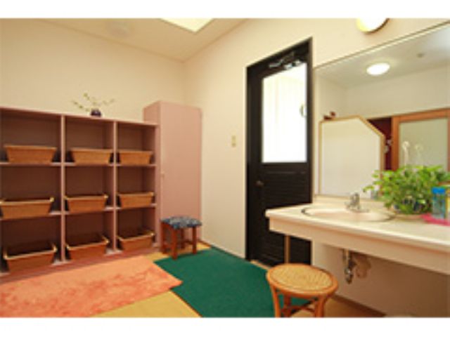 さらりとした湯ざわりで、湯冷めしにくく、お湯から上がった後もいつまでもポカポカとしています。 pH7.7の炭酸泉をお楽しみ下さい。