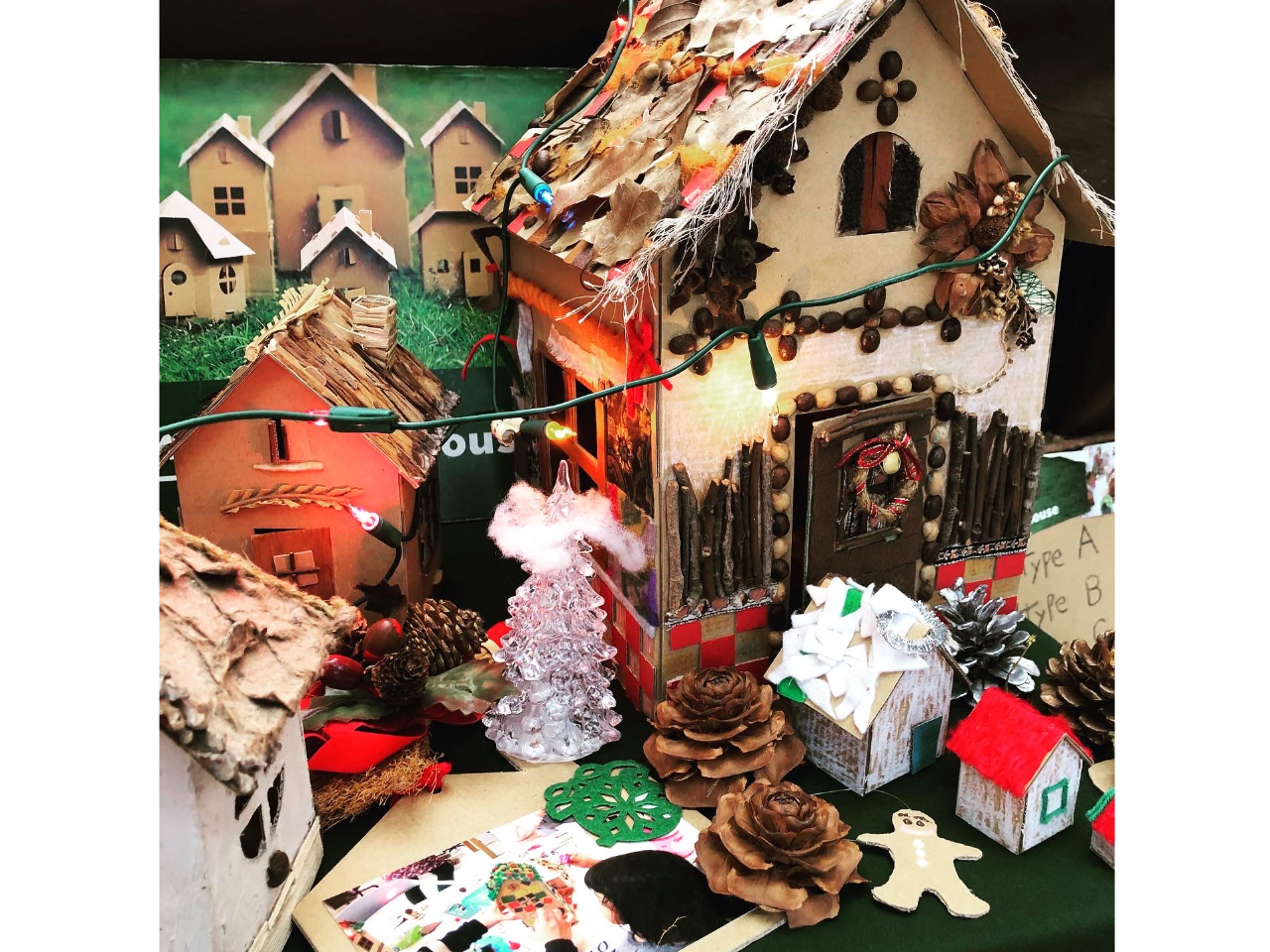 ◎ハウスがキットになっているので、小さなお子様から高齢者まで、どなたでも楽しめます。
◎組み立てた後の装飾は自由なので、出来上がりなど他人と比較することもなく、持ち帰ってからも好きなだけ楽しめます。