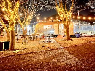 夕方からはライトアップされ、ナイトBBQにもおすすめ♪夜の雰囲気も素敵です!