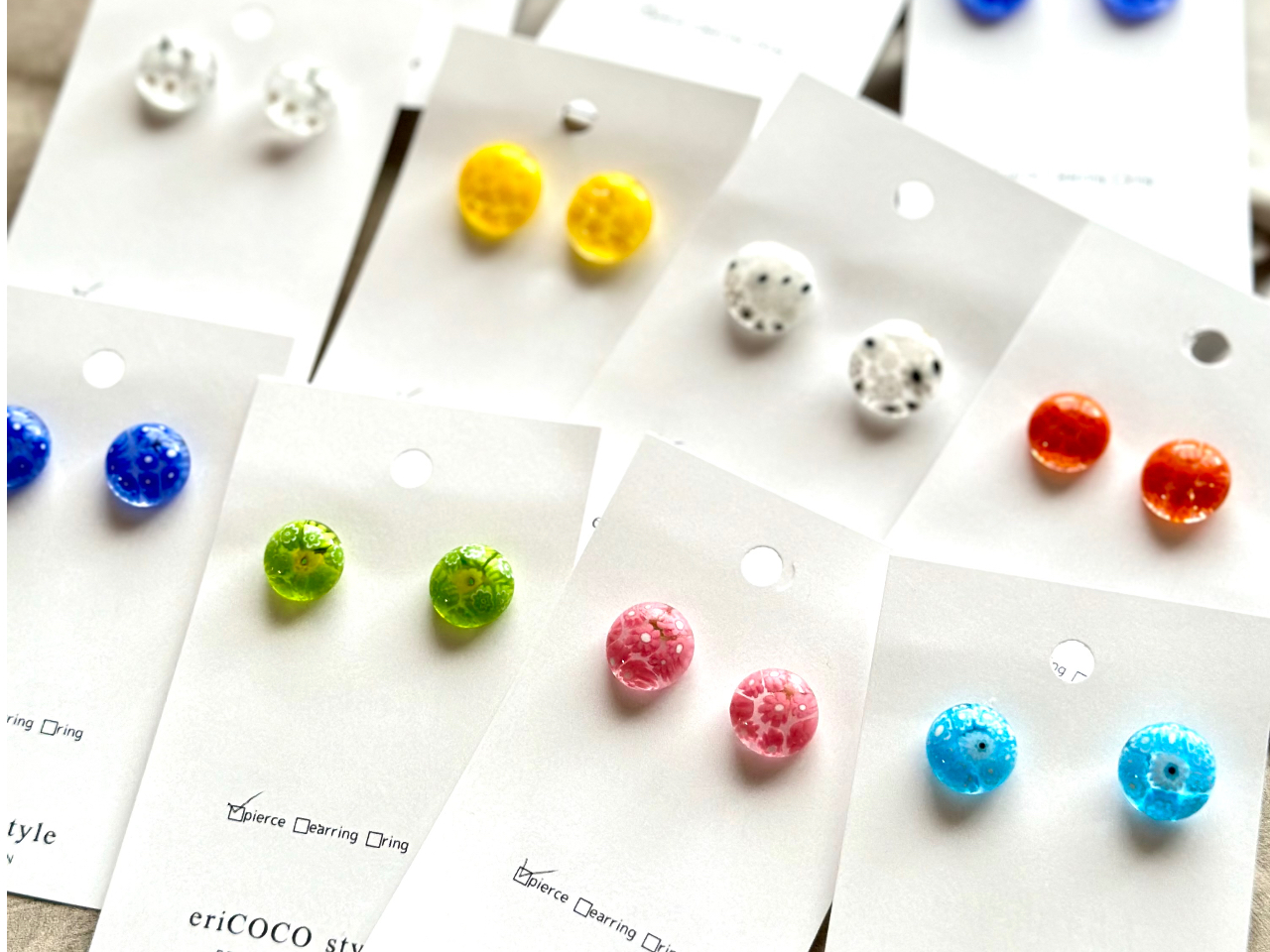 *イヤリングはピアスorアクセサリーに変更可能
*初めての方も大歓迎
*手ぶらでOK
*材料・レッスン費・焼成費・お菓子込み