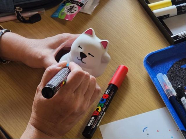 マーカーで描くので楽しく簡単に描けます。