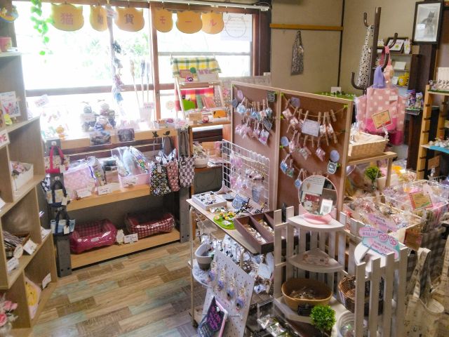 香川県内の猫雑貨作家さんのハンドメイド作品や、そらまめの家オリジナル猫雑貨等を販売しています。お土産にどうぞ=^_^=