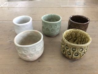 釉薬は5〜6種類からお選びいただけます♪(湯のみは1キロで3〜4つ作成可能です)