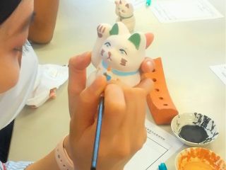 【まちの駅 常滑焼ヤマタネ】絵付けコース カップ、お皿、招き猫からお選びいただけます。日付やお名前入りで世界にひとつの作品を。