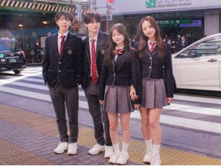 制服に着替えて新大久保の街をおでかけしよう