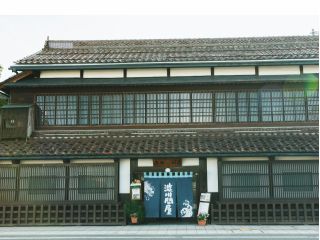 明治15年創業 明治・大正時代に隆盛を極めた格子の風格ある海産物問屋で 会津の郷土料理をたしなむ