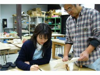 陶芸絵付け体験。 器に思い思いの絵を描いちゃおう♪事前に描きたいイメージがあると、より体験を楽しんでいただけます。