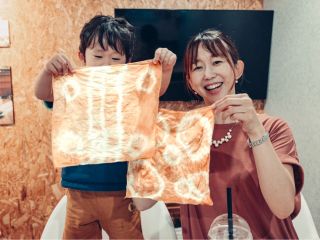 布に色がしっかり入ったことを確認し、ドキドキしながらゴムを解いてついに完成♪