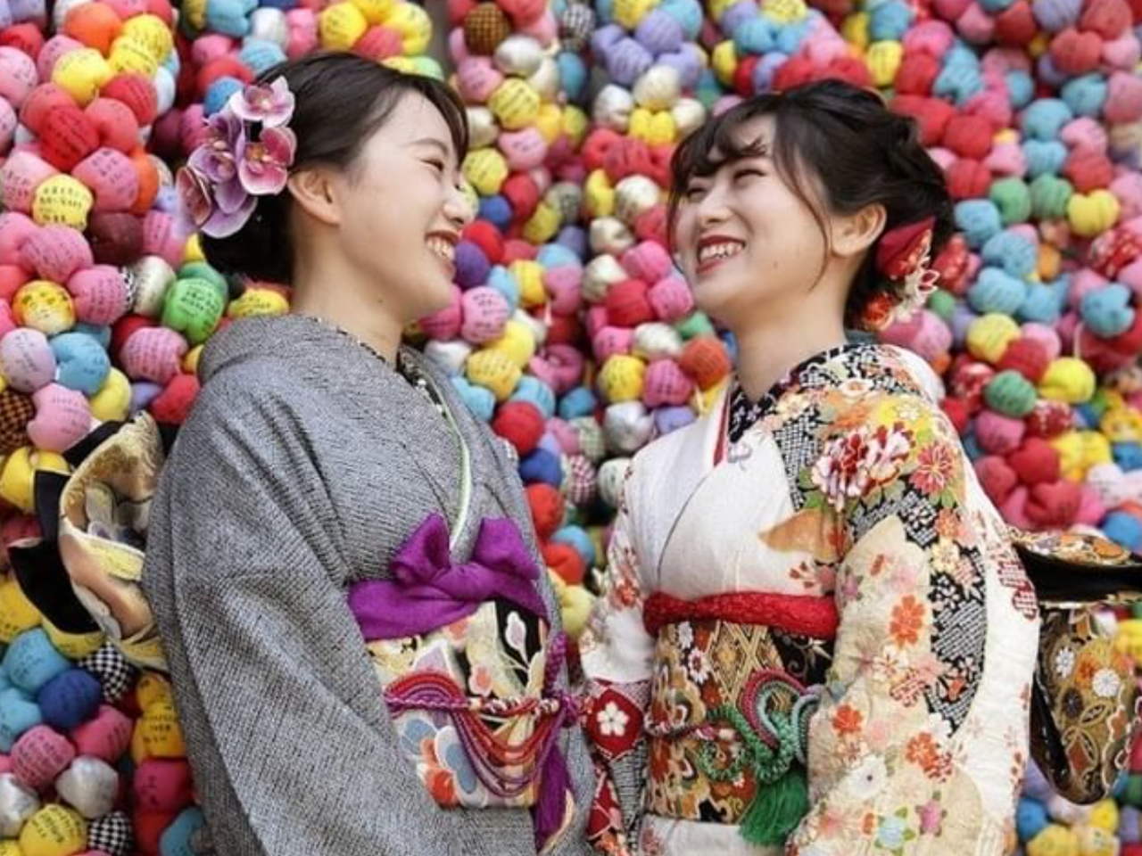 人気スポット八坂庚申堂はお着物姿が一層映えます