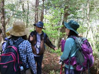 山を歩きながら、自然の不思議を一緒に考ましょう