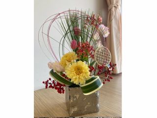 春のお花を使って和モダンアレンジ