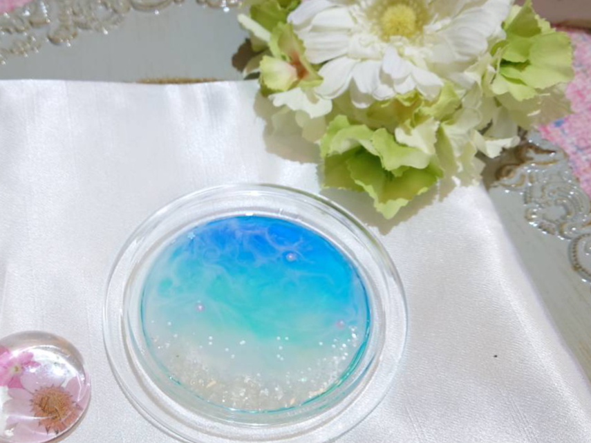 〜作品例 コースターにお花を入れずに着色レジンとラメで仕上げるのも素敵*+。-*+。